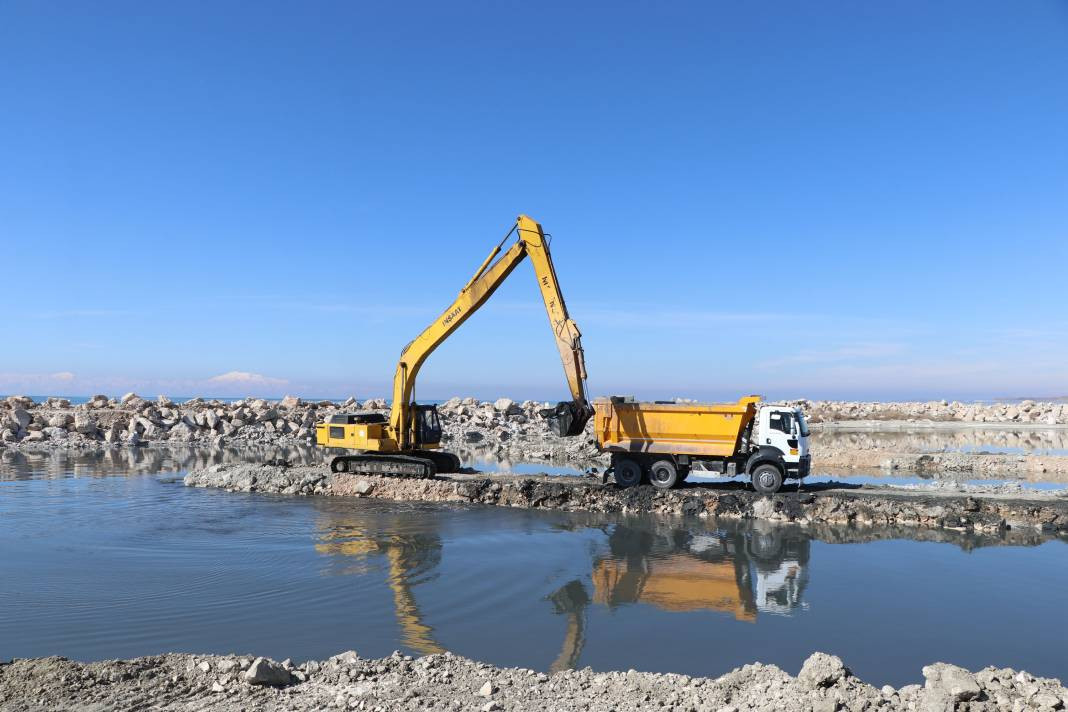 Van Gölü’nde alarma geçiren gelişme! Kayboluyor… - Resim: 6